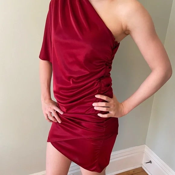 le chateau red dress RED LE CHATEAU DRESS  classic and comfy bright red